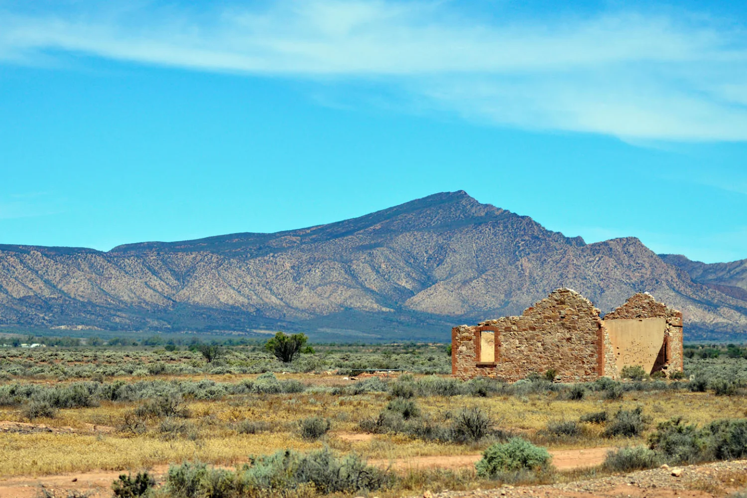 Flinders Ranges - old building - Outback - KI Odysseys