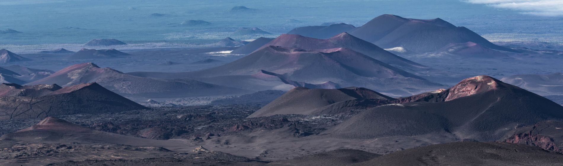 beautiful_volcano_landscape_of_kamchatka_peninsula.jpg