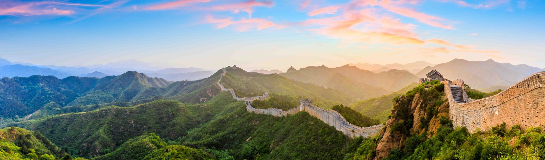 die_chinesische_mauer_bei_sonnenaufgang.jpg