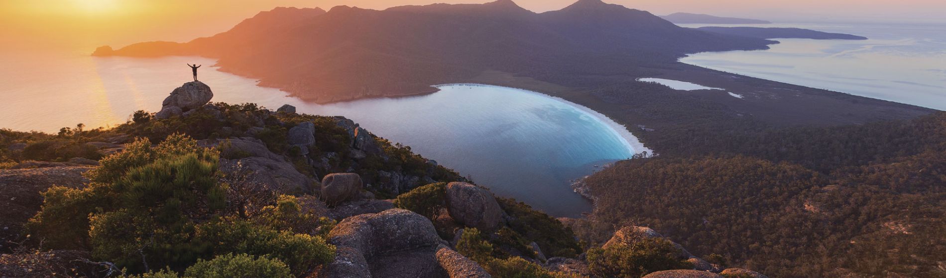 tas_wineglass_bay_sonnenaufgang_daniel_tran.jpg