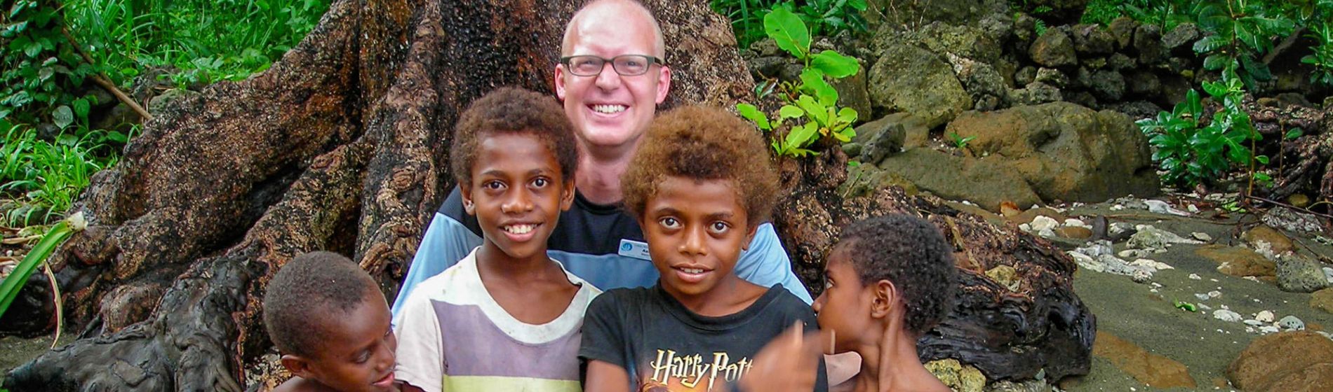 vanuatu_aaron_and_his_kids_aaron_matzinger_clare_walker.jpg