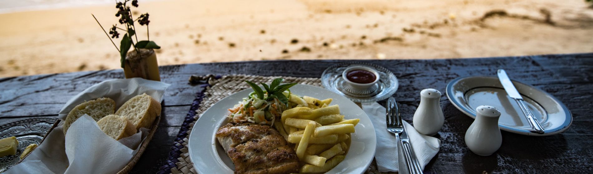 vanuatu_coast_efate_fish_n_chips_at_beach_aaron_matzinger_.jpg