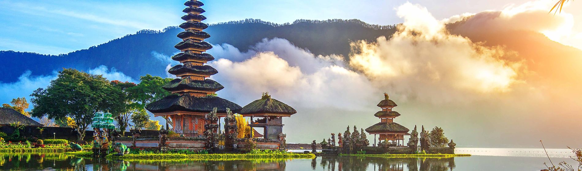 viola_ulun_danu_bratan_temple_in_bali.jpg